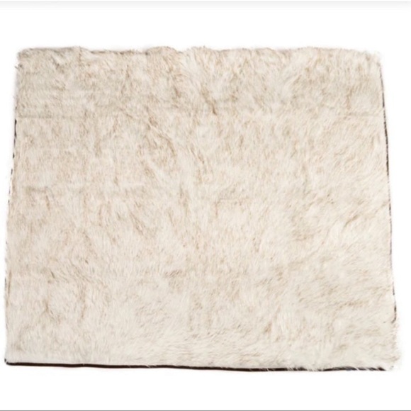 (NWT) PupProtector Waterproof Throw Blanket. Large (80”L X 62”W) - Picture 4 of 12